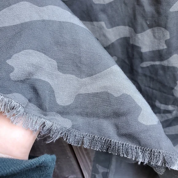 Rails Camo Star Raw Hem Button Front Top - Picture 8 of 10